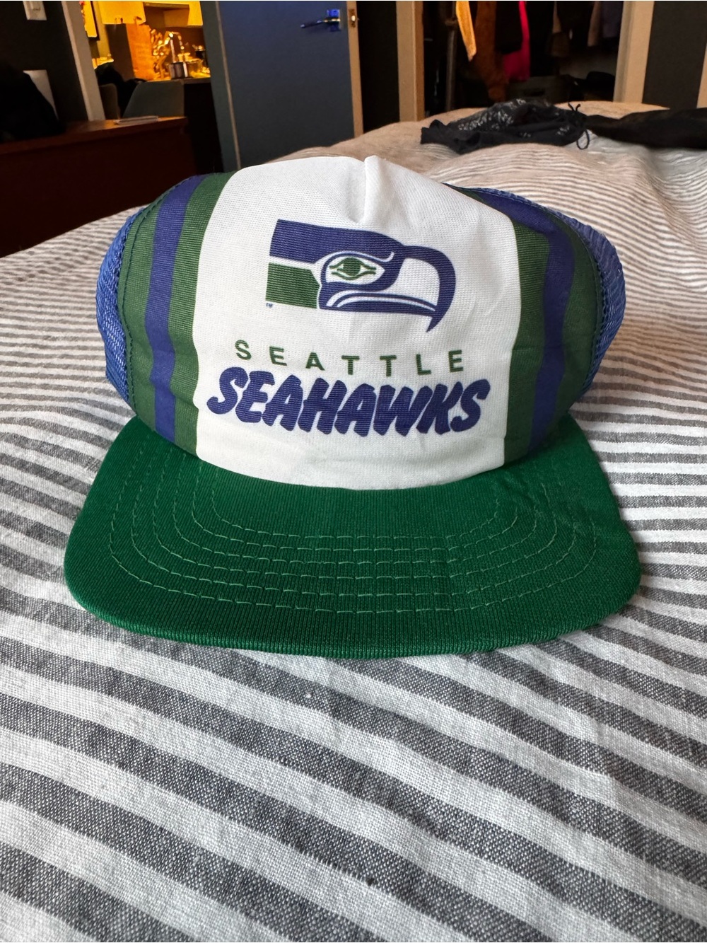 Vintage 80s Seattle Seahawks New Era Snapback Trucker Hat NFL USA